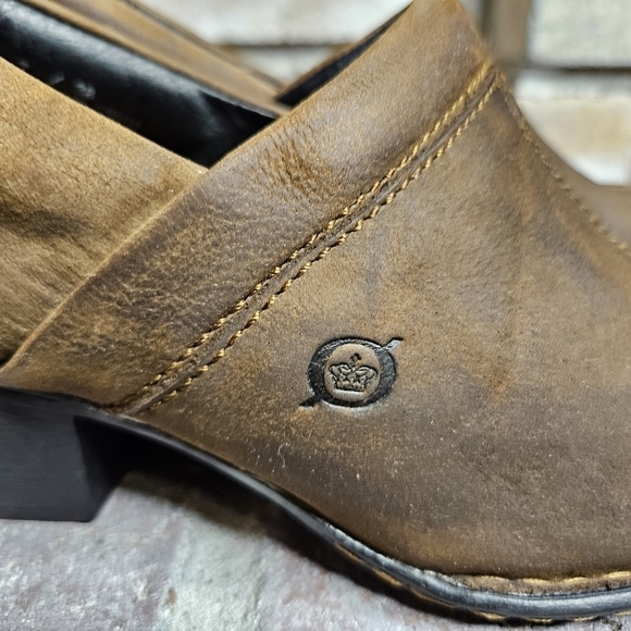 Born B.O.C Leather Clogs - Picture 2 of 9